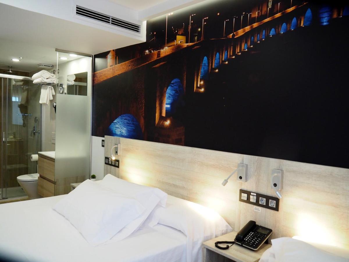 Hostal Don Suero De Quinones Hospital de Órbigo Eksteriør bilde