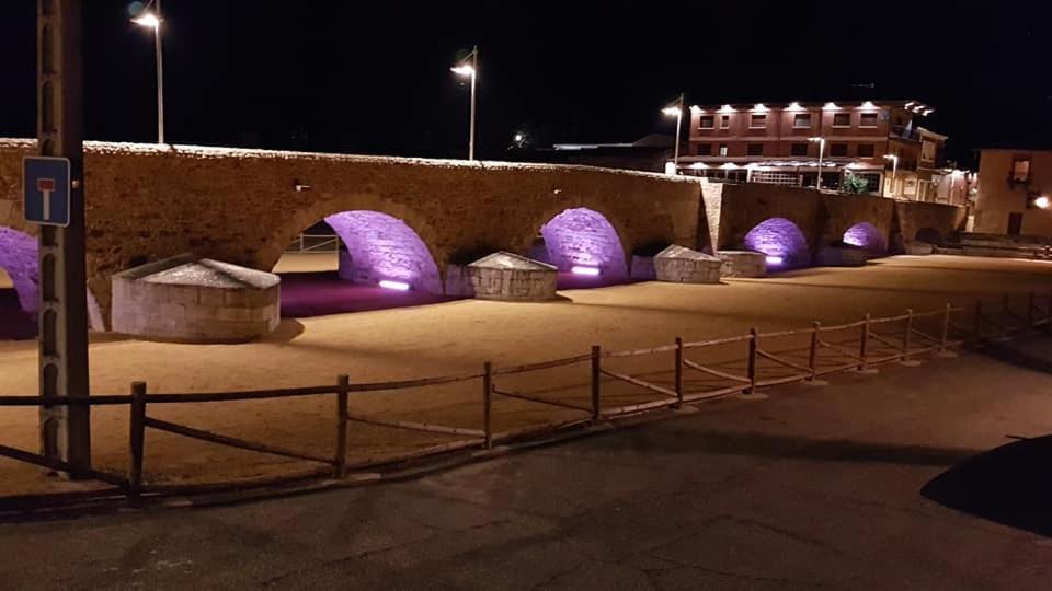 Hostal Don Suero De Quinones Hospital de Órbigo Eksteriør bilde