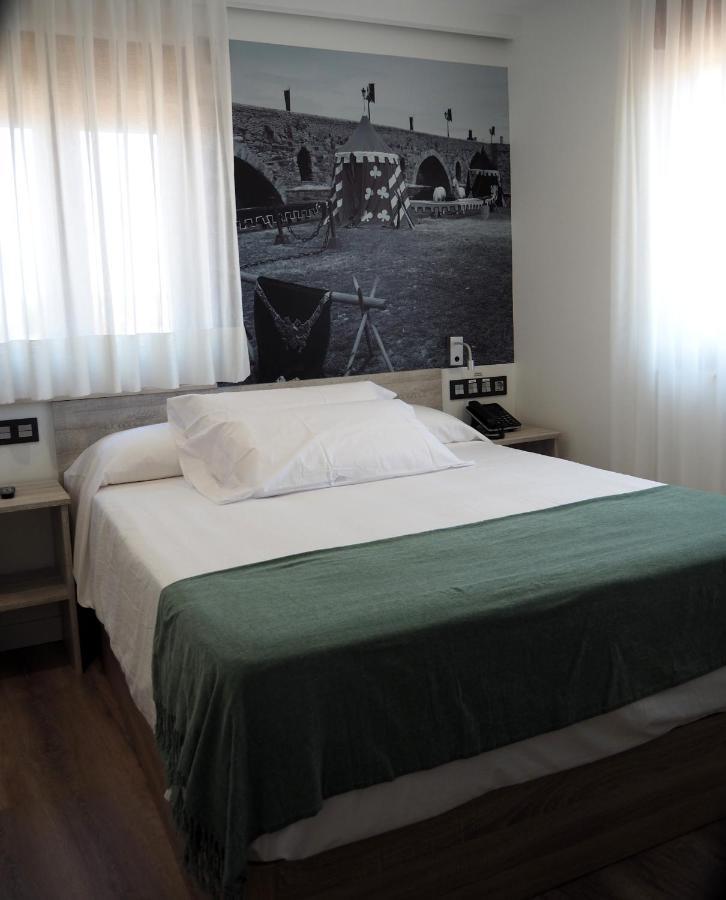 Hostal Don Suero De Quinones Hospital de Órbigo Eksteriør bilde
